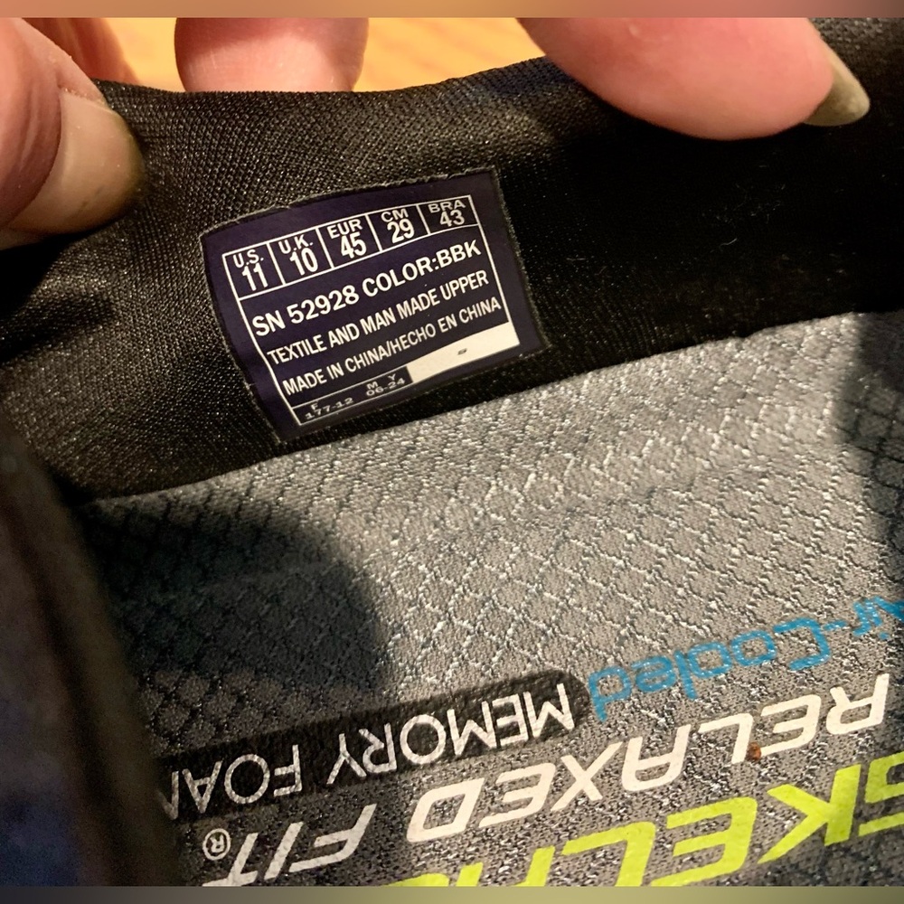 Men’s Skechers Black Slip-On Sneakers - Picture 6 of 9